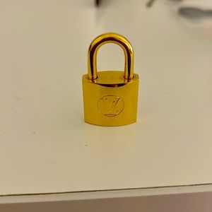 Louis Vuitton lock no key